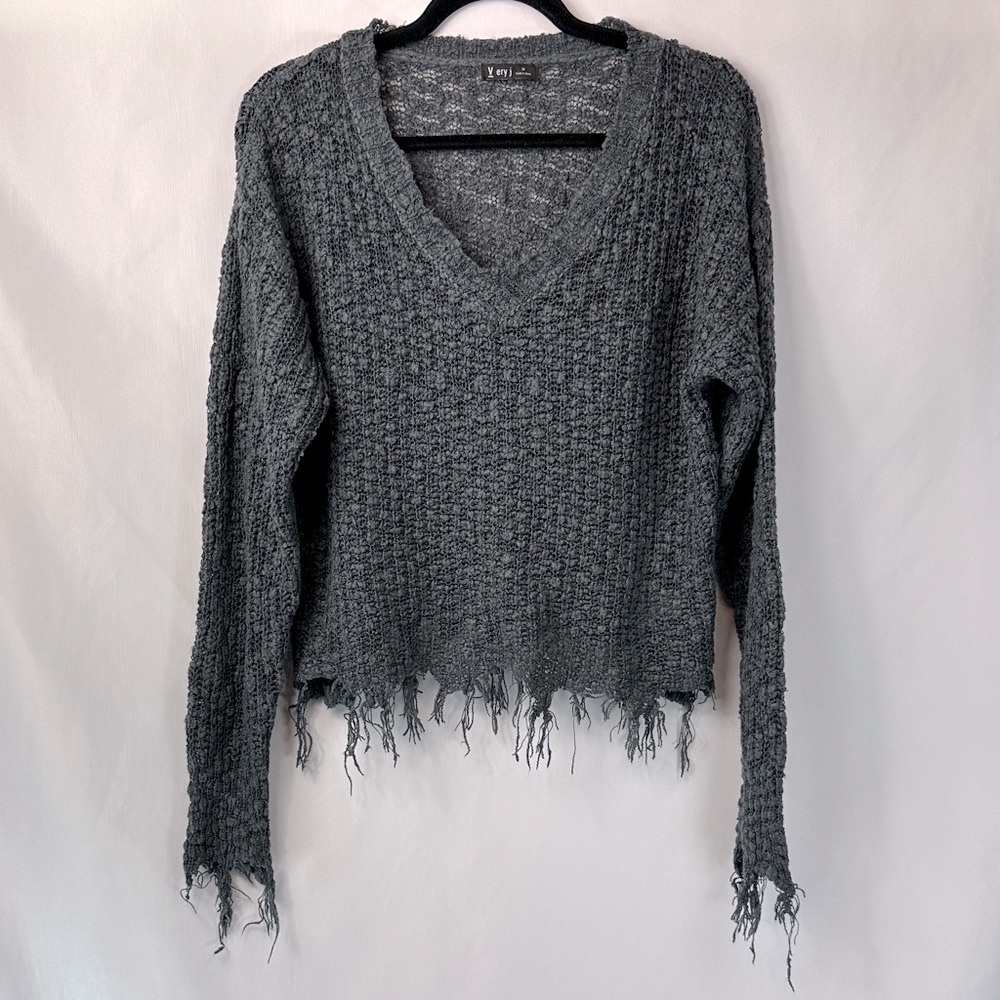 V ery j Women's Grayish Blue V-Neck Frayed Hem Sweater
